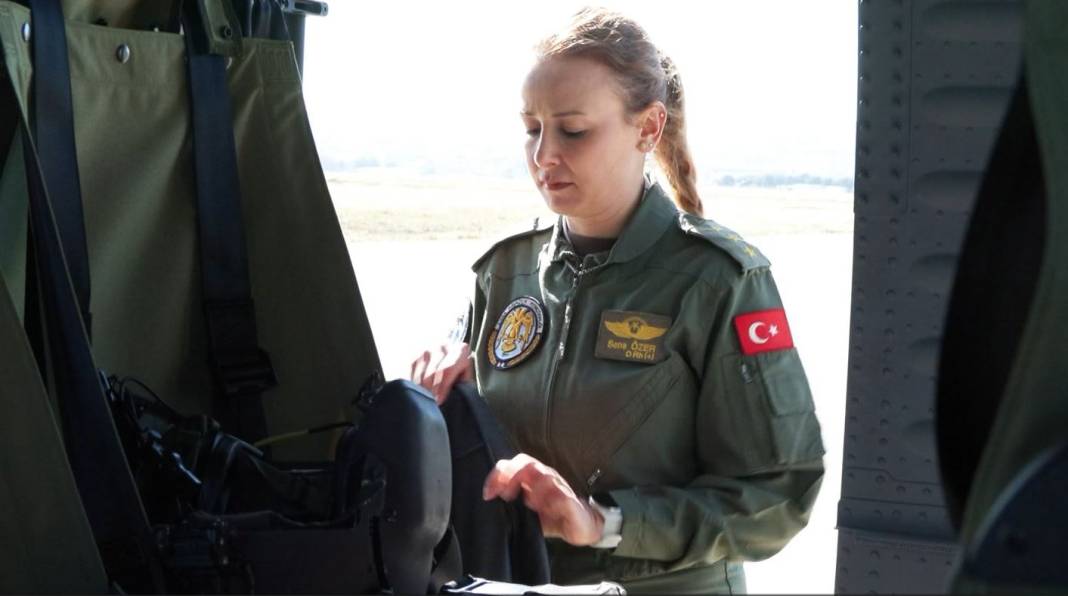 Kadın pilotlar zorlu koşullarda görev başında 2